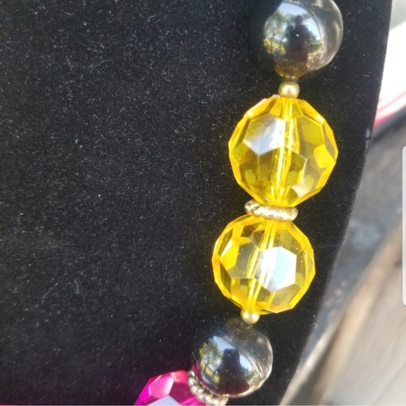 VINTAGE CHUNKY FACETED ACRYLIC BEAD STATEMENT NECKLACE - Picture 3 of 4